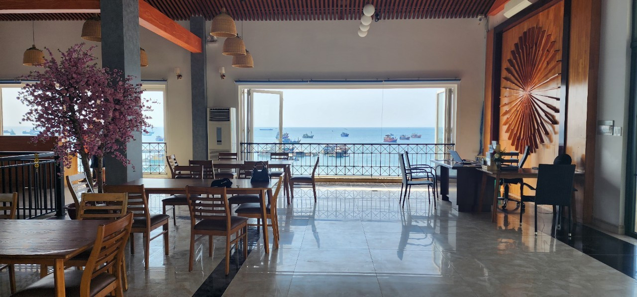Khu vực đợi Tàu Điện Nước ở Thị Trấn Hoàng Hôn