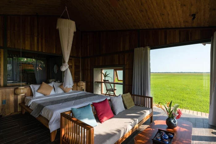 Khung cảnh ấm cúng trong Phòng Logan tại Green Field Resort Hồ Tràm
