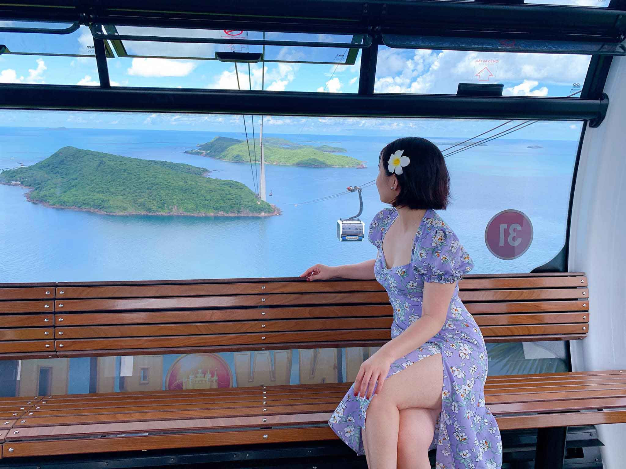 Khung cảnh ngoạn mục từ cáp treo Hòn Thơm