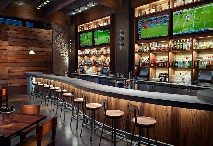Kích thước quầy bar nhà hàng ảnh hưởng nhiều bởi vị trí