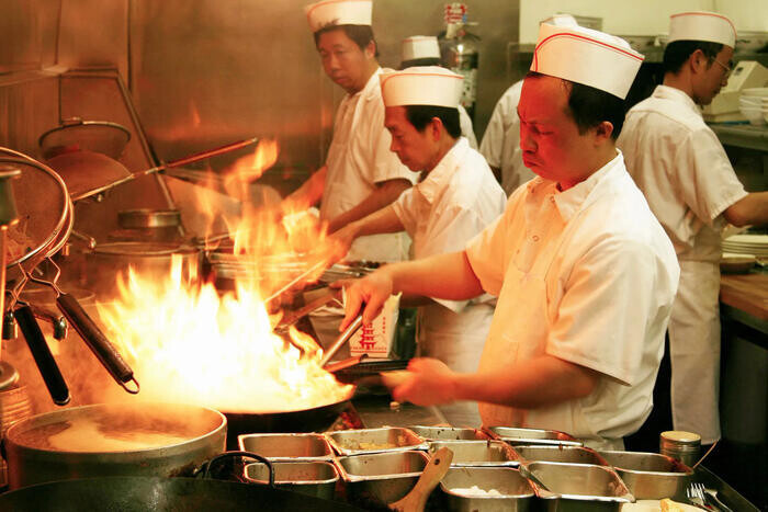 Kinh nghiệm mở quán cơm bình dân tuyển đầu bếp