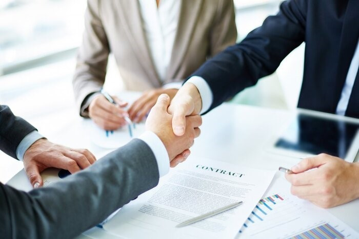 Ký hợp đồng nhượng quyền