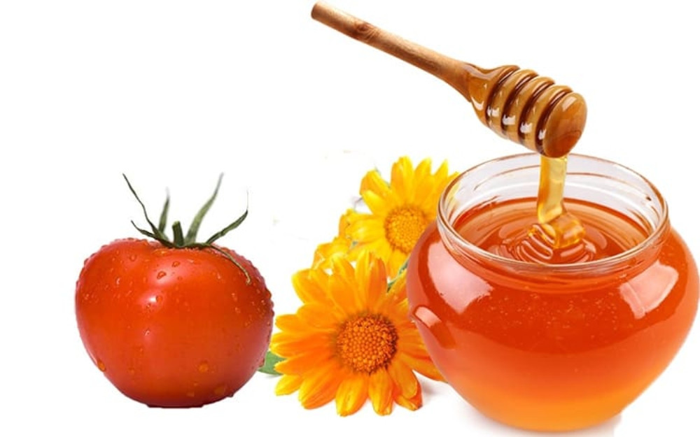 Làm đẹp da trị mụn với mật ong và cà chua