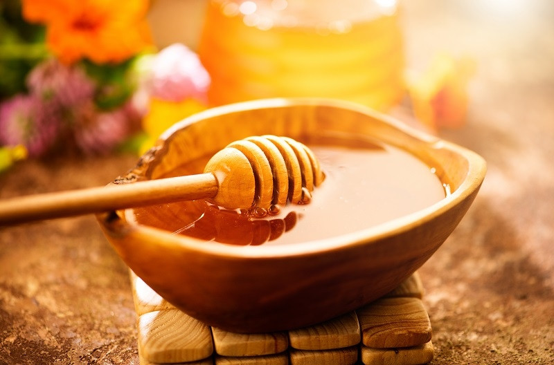 Làm trắng da bằng mật ong