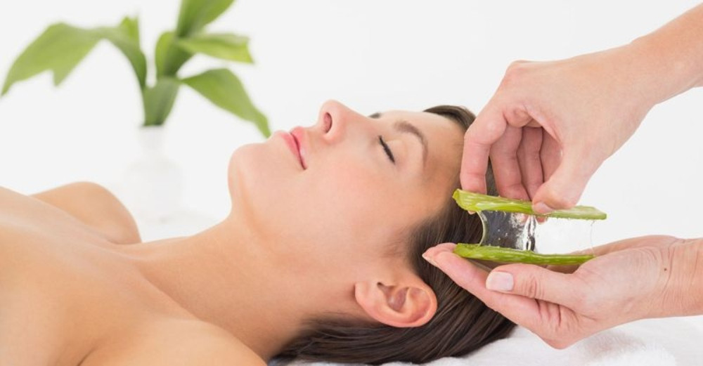 Làm trắng da bằng nha đam