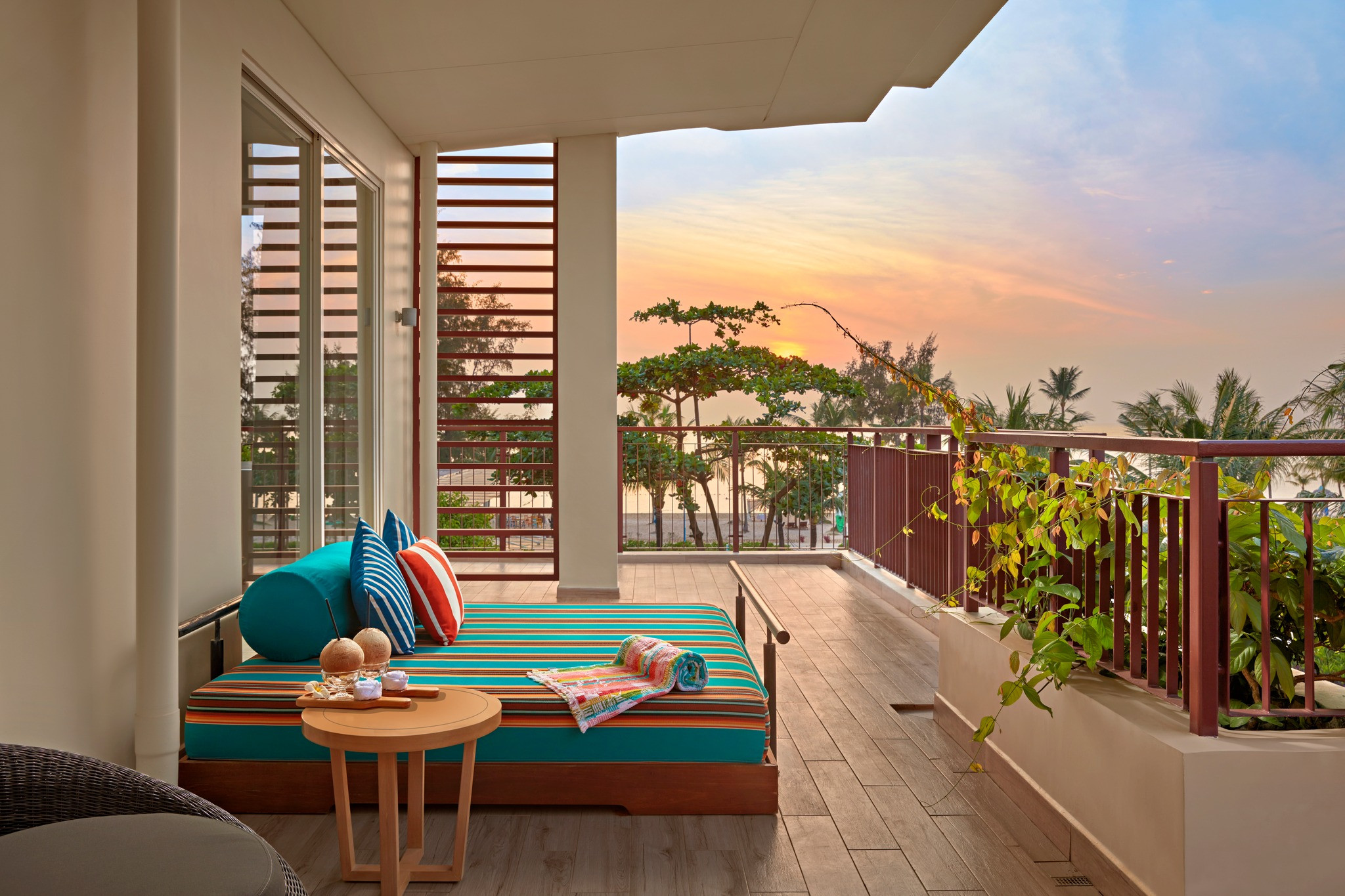 Lặn ngắm san hô tại Hòn Gầm Ghì