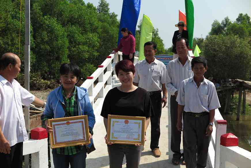 Lễ khánh thành cây cầu từ thiện