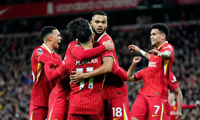 Carragher dự đoán hai đội bóng Premier League sẽ mạnh hơn vào mùa giải tới