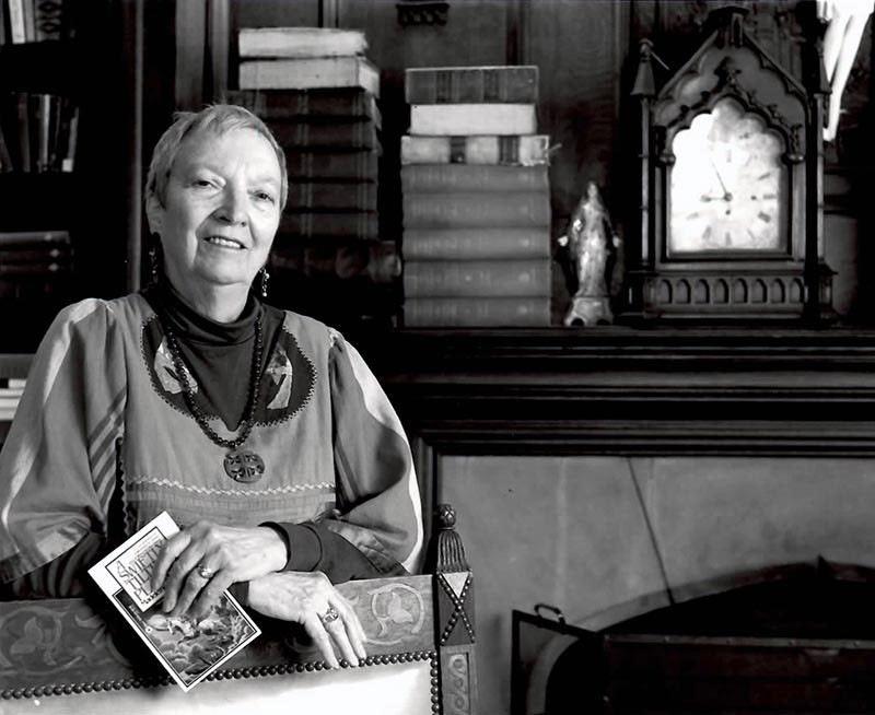 Madeleine L’Engle tìm đến những phím đàn để thoát khỏi bế tắc