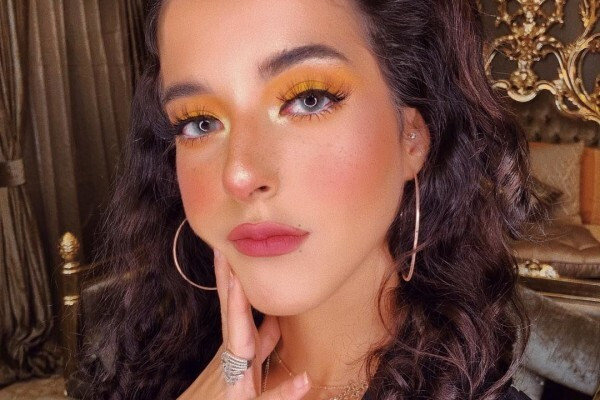 Makeup đậm khiến da bị tác động xấu