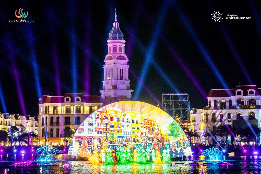 Màn trình diễn hoành tráng trên mặt nước Sắc màu Venice
