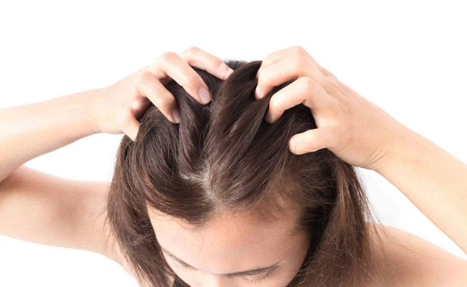 Massage da đầu nhẹ nhàng