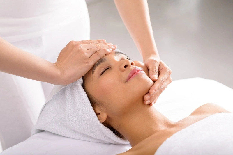 Massage da mặt hỗ trợ làm giảm sự xuất hiện của nếp nhăn không mong muốn.