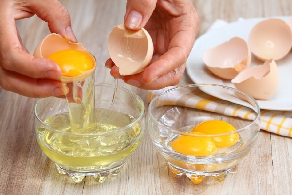 Mặt nạ lòng trắng trứng gà thu nhặt lỗ chân lông