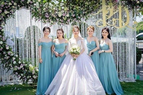 Mẫu đầm phụ dâu độc đáo tại NiNi Store