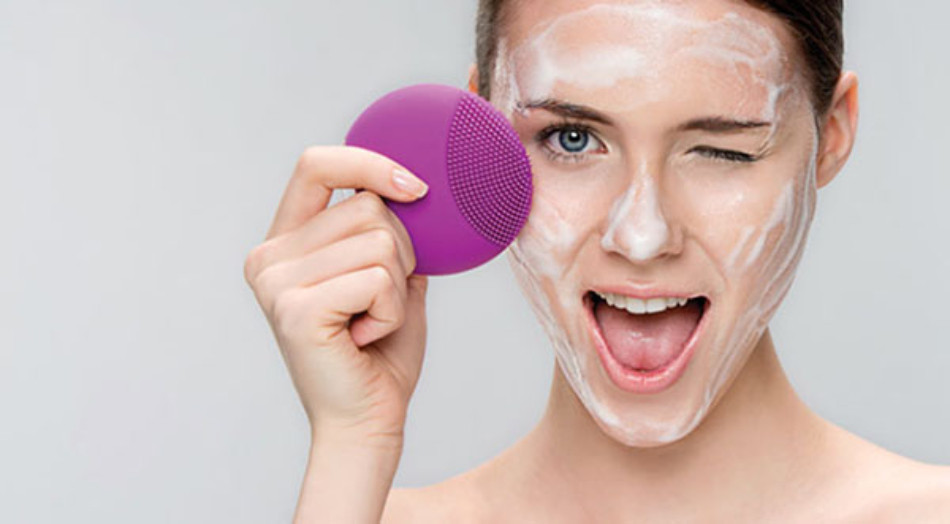 Máy rửa mặt hỗ trợ làm sạch sâu
