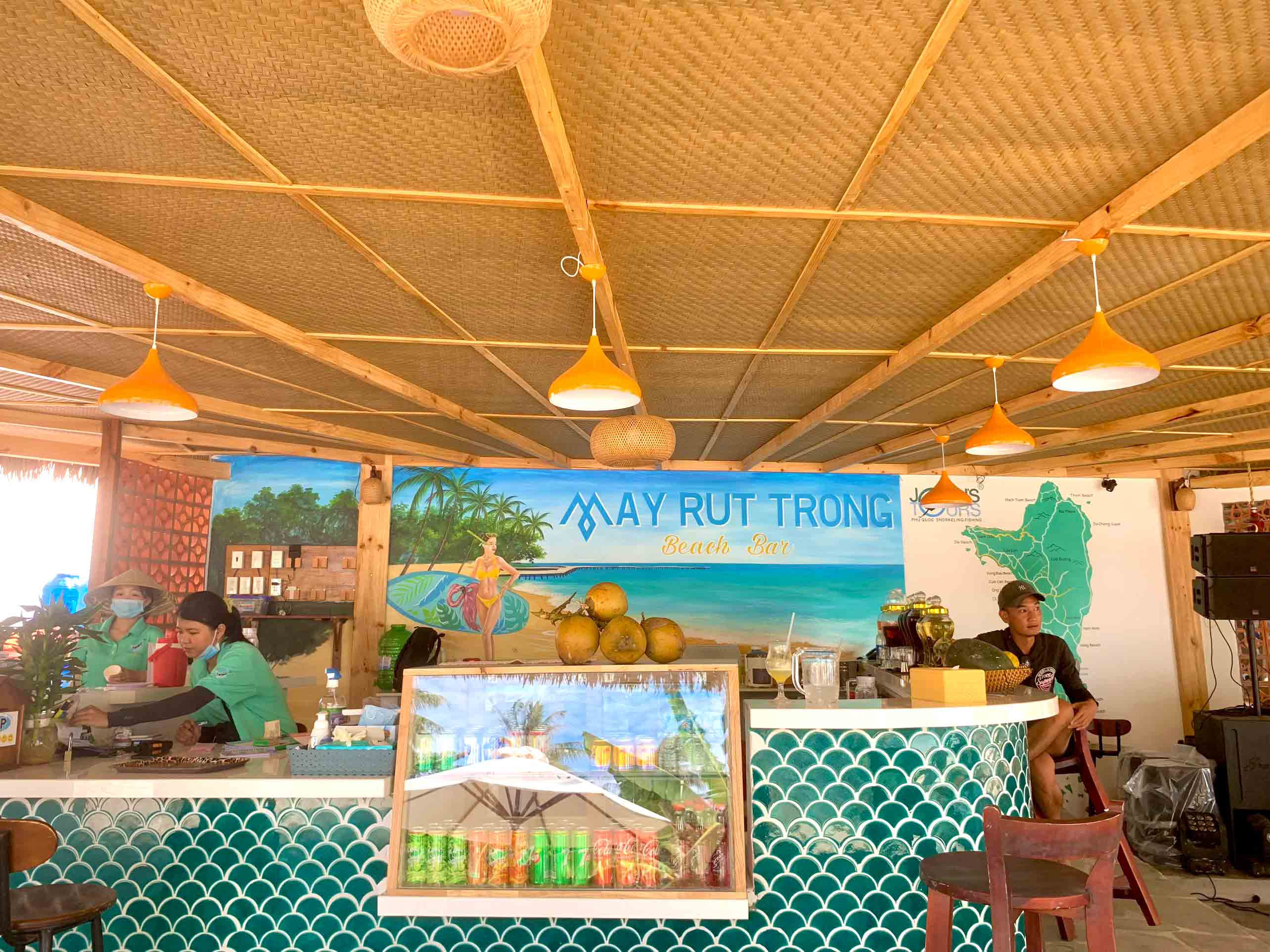 Mây Rút Trong Beach Bar