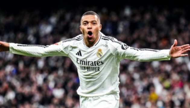 Mbappe gỡ hòa 1-1.