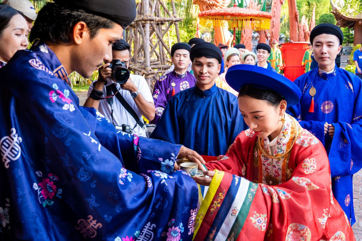 Mini show Đám cưới kinh thành (Grand World Phú Quốc)
