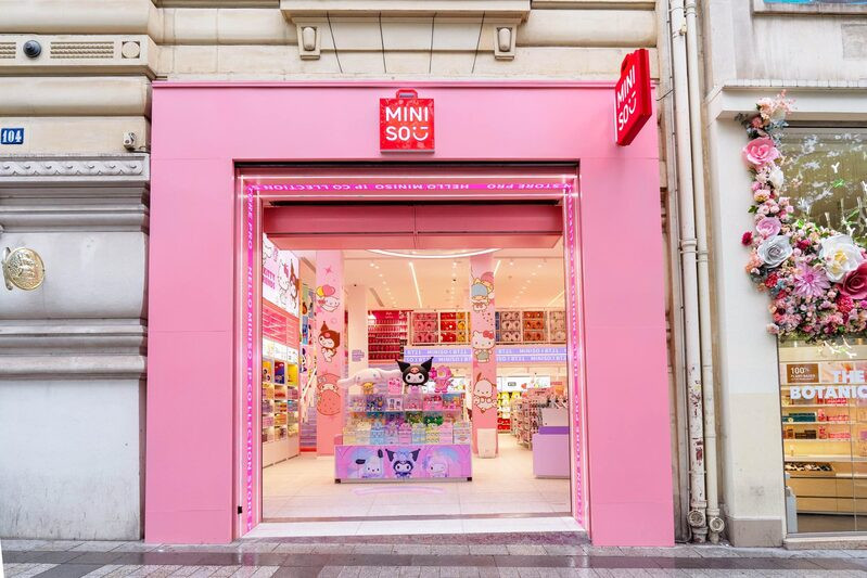 Miniso shop bán tất