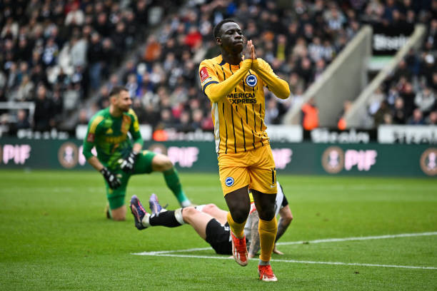 Newcastle 1-2 Brighton: Drama bùng nổ; Giá trị của Welbeck