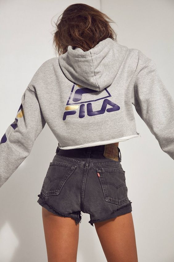 Mix quần Short cùng áo Hoodie nữ