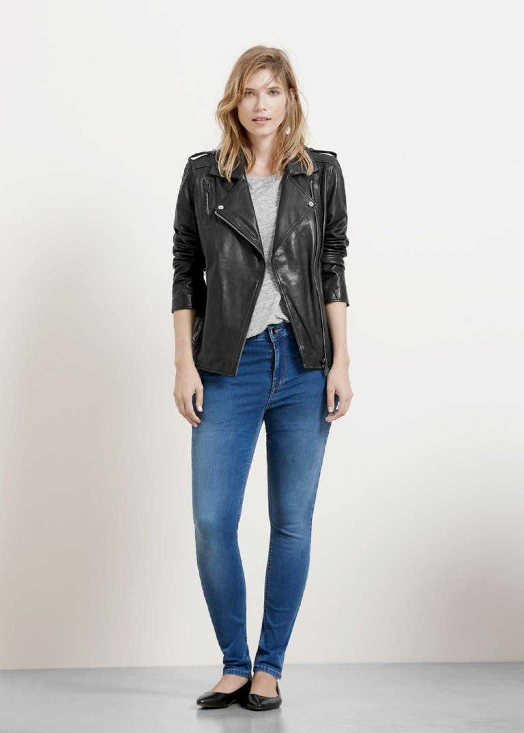 Mix skinny jeans với áo khoác da