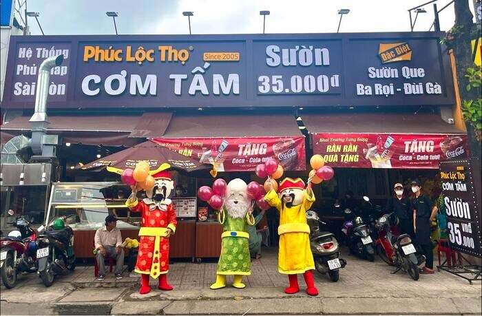 mo-quan-com-tam-can-bao-nhieu-von