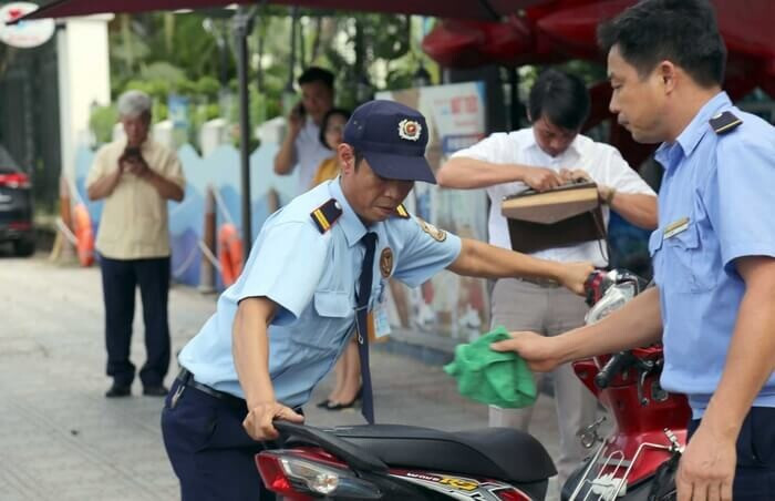 Mô tả công việc bảo vệ nhà hàng là trông coi xe cộ