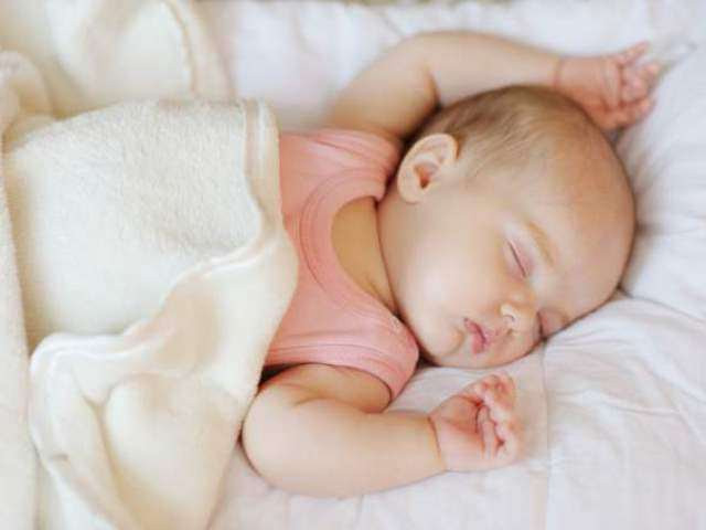 7 mẹo siêu đơn giản giúp bé dễ ngủ ngon