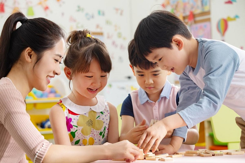 10 Cách đơn giản nuôi dạy một đứa trẻ có tính cách lạc quan dành cho cha mẹ