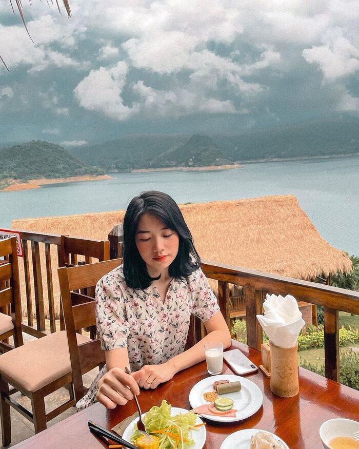 Món ăn đặc sản tại nhà hàng Mai Châu HideAway Resort