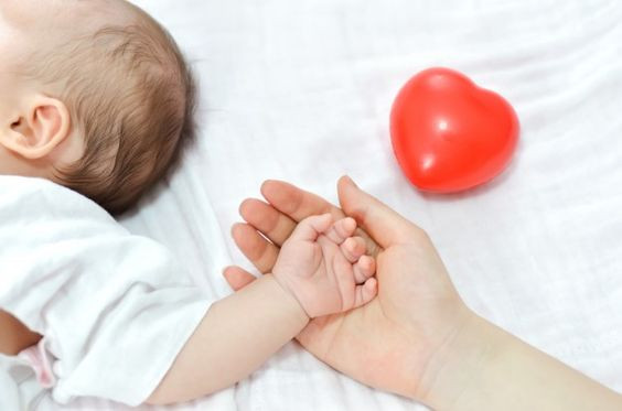 Montessori phát triển xúc giác cho trẻ