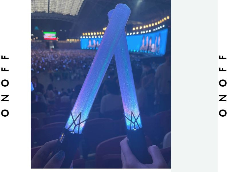 Một cây lightstick là vật dụng không thể thiếu với các fan