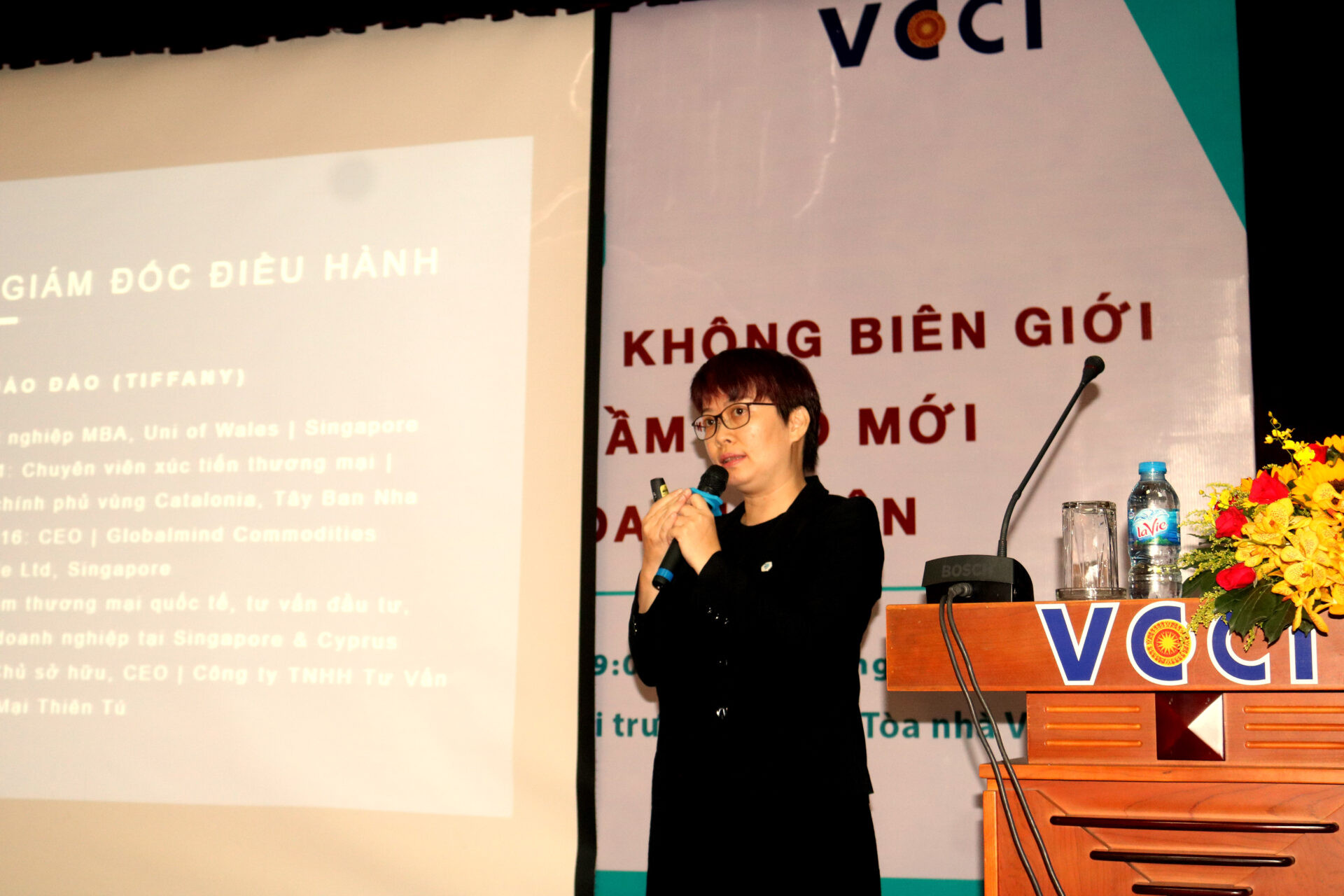 Ms. Tiffany Dao - CEO Công Ty Tư Vấn Định Cư Thiên Tú giới thiệu về chương trình