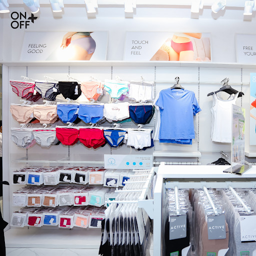 Mua tất tại cửa hàng ONOFF