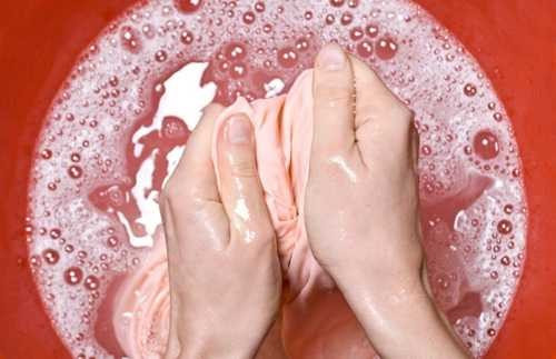 nên giặt đồ lót bằng nước giặt dịu nhẹ