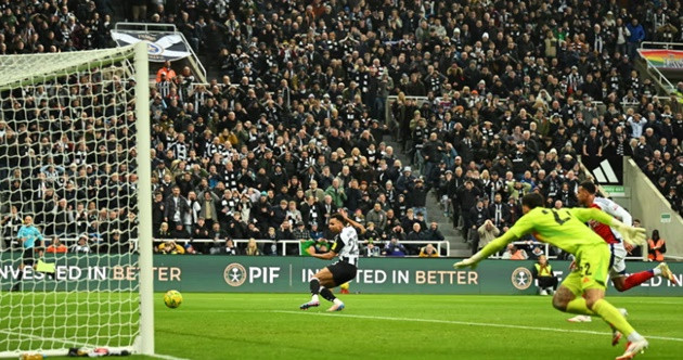 Newcastle mở tỷ số
