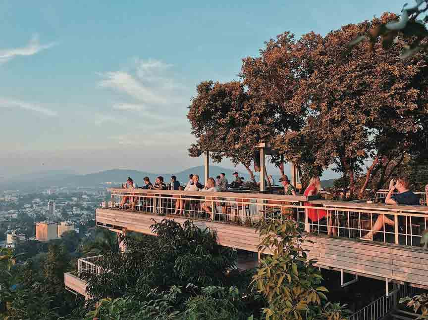 Ngắm hoàng hôn từ Chuồn Chuồn Bistro Phú Quốc