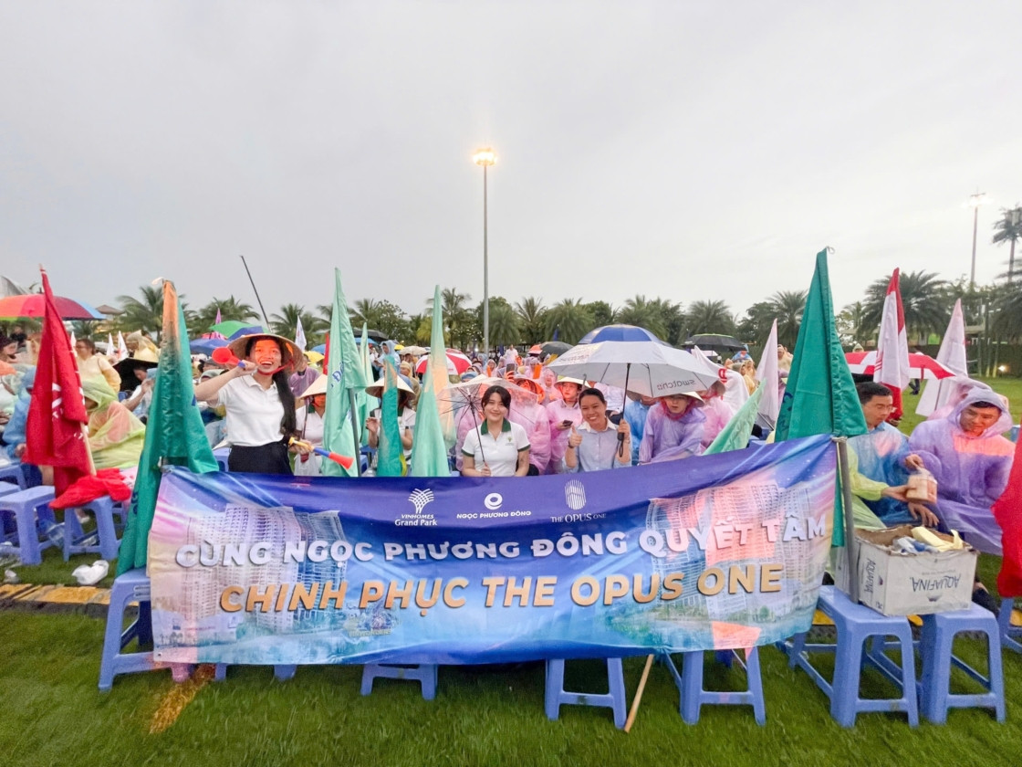 NGỌC PHƯƠNG ĐÔNG THAM DỰ LỄ RA QUÂN THE OPUS ONE