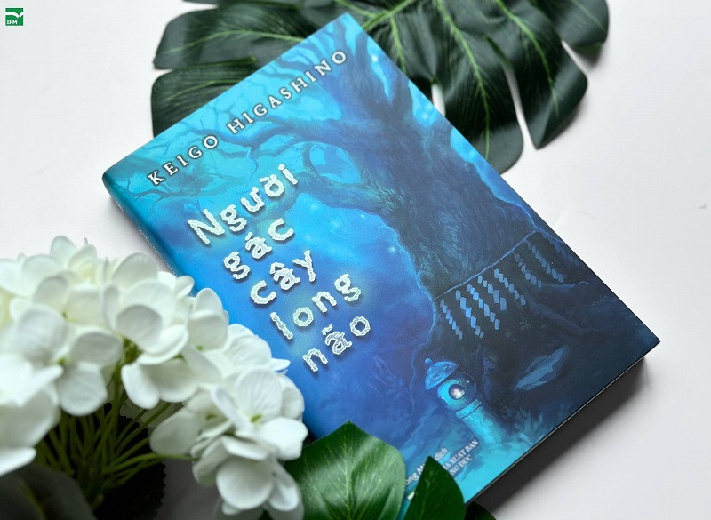 Review sách Người gác cây long não – Keigo Higashino
