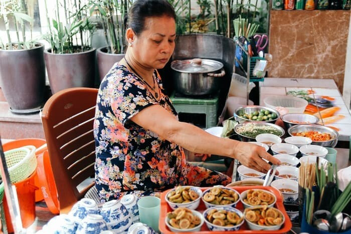 nguoi-nau-am-hieu-cach-che-bien-mon-oc