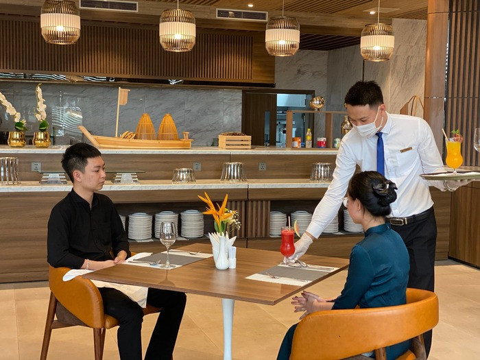 Nhà hàng Bài Thơ tại Mường Thanh Luxury Hạ Long Centre