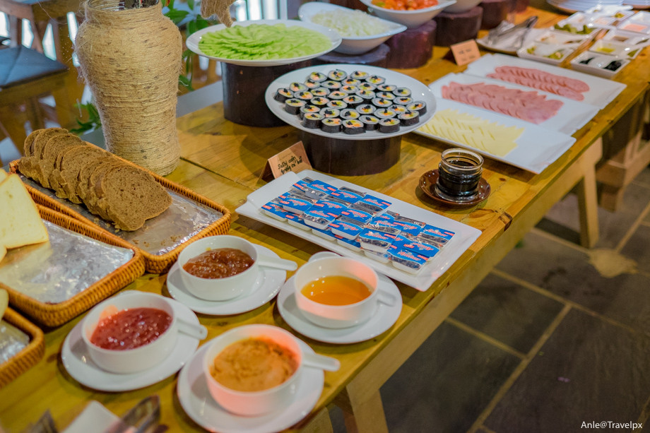 Nhà hàng Noj Restaurant ấm cúng
