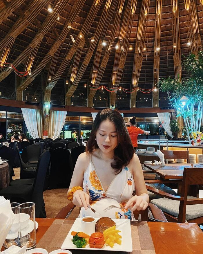 Nhà Hàng Nón Tại Serena Resort Kim Bôi
