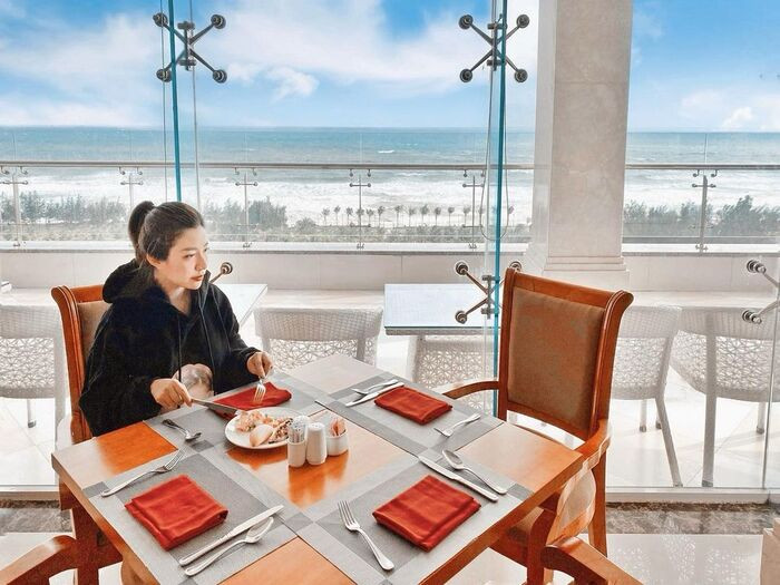 Nhà hàng sang trọng với món ăn đẳng cấp tại Gold Coast Quảng Bình Resort