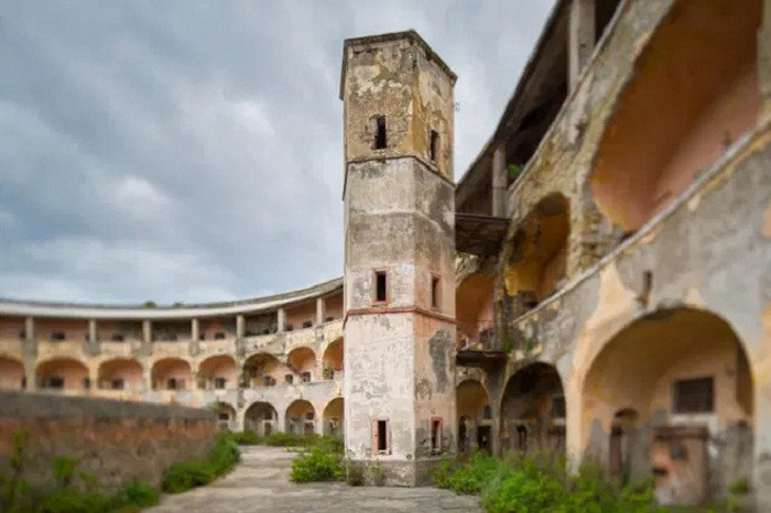Nhà tù đáng sợ ở Italy biến thành nhà nghỉ, quán bar