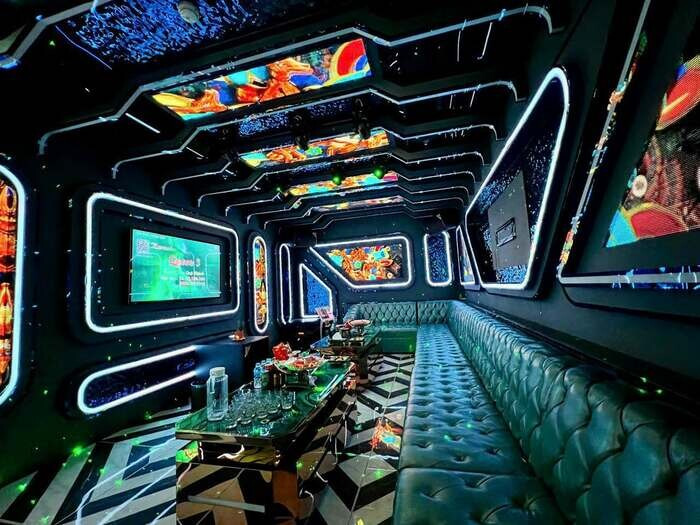 Nhân viên quán Karaoke bảo quản tài sản chung