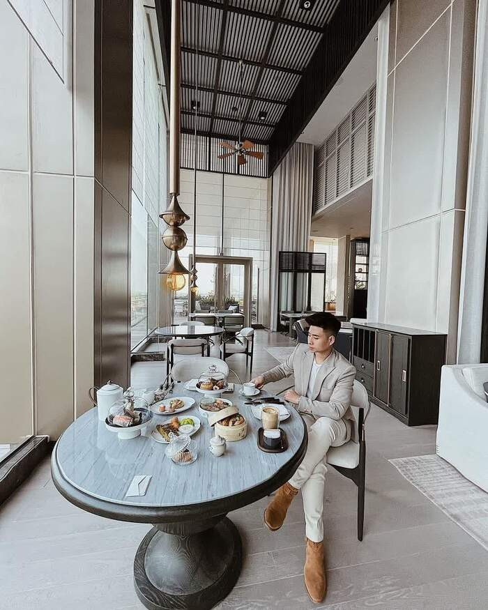 Nổi bật với hồ bơi vô cực và nhà hàng sang trọng