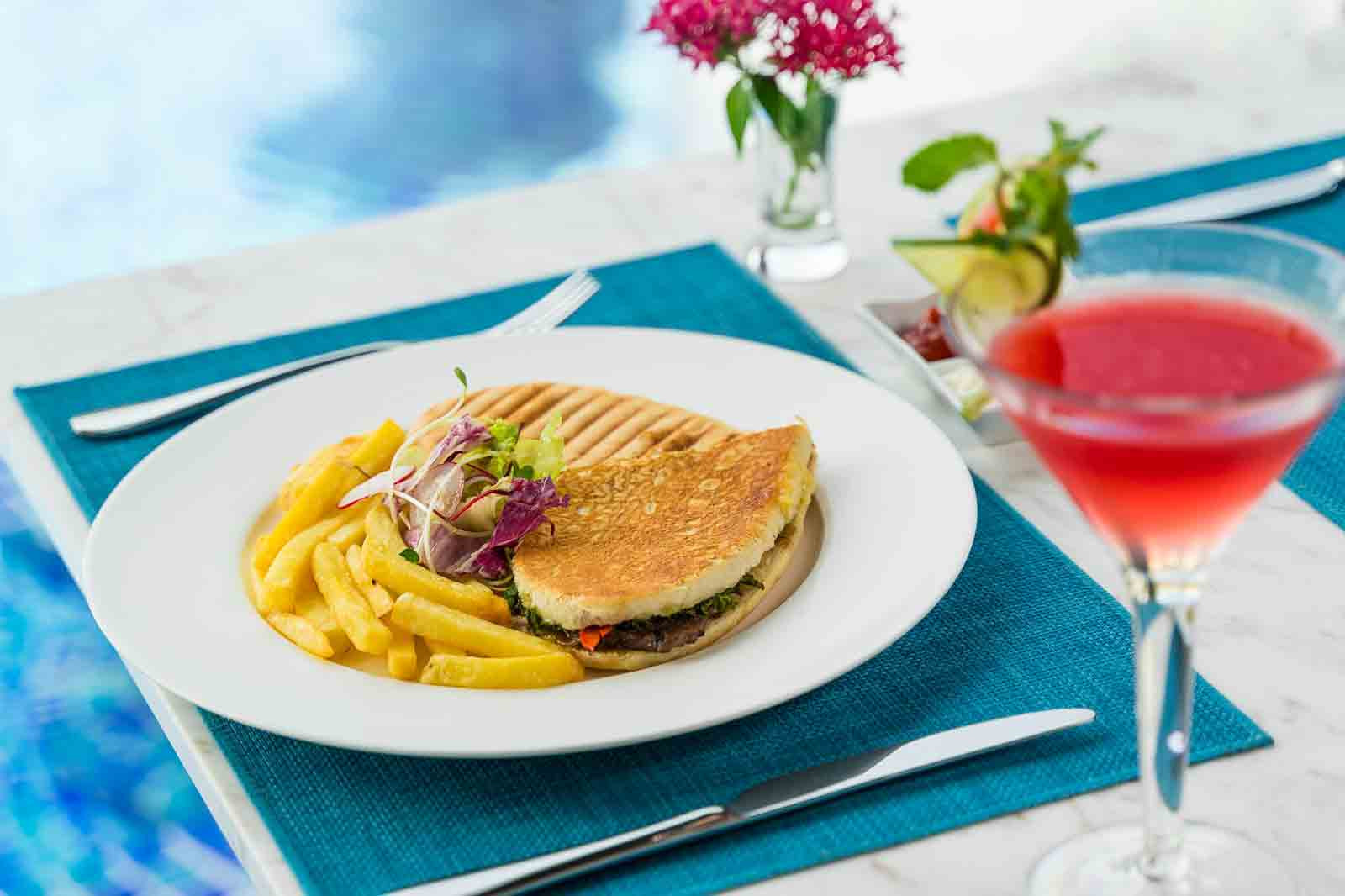 Oasis Pool Bar tại Best Western Premier Sonasea Phú Quốc